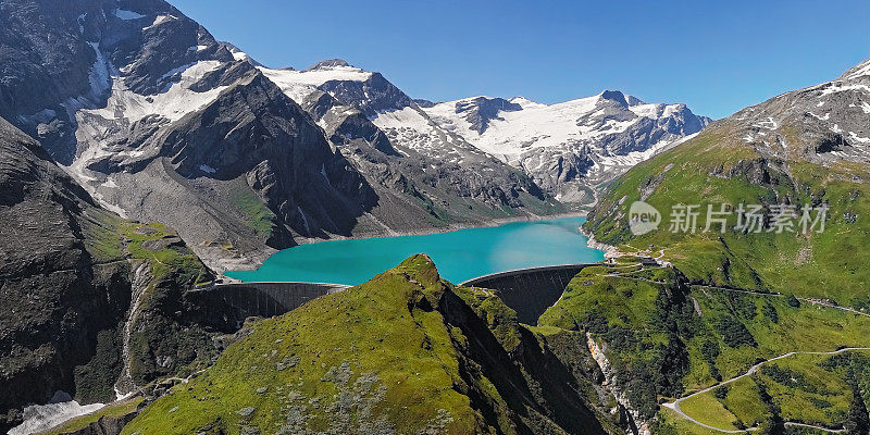 航拍卡普伦高山水库Mooserboden Stausee大坝，位于奥地利萨尔茨堡地区的Hohe Tauern。